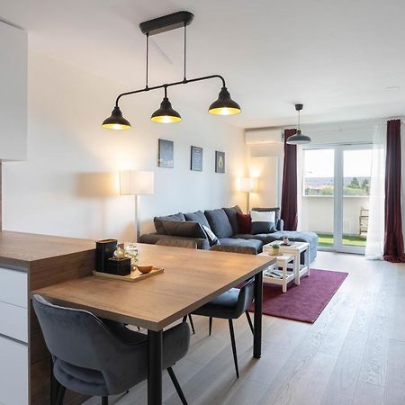 Stylish 2Bdr Apartment- Free Garage Zagreb Bagian luar foto